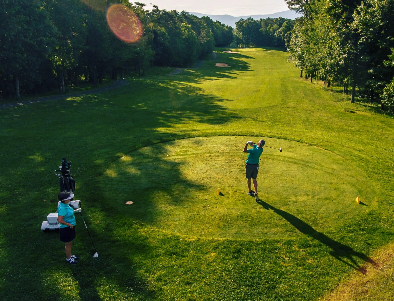 massanutten-golf-teeing-off